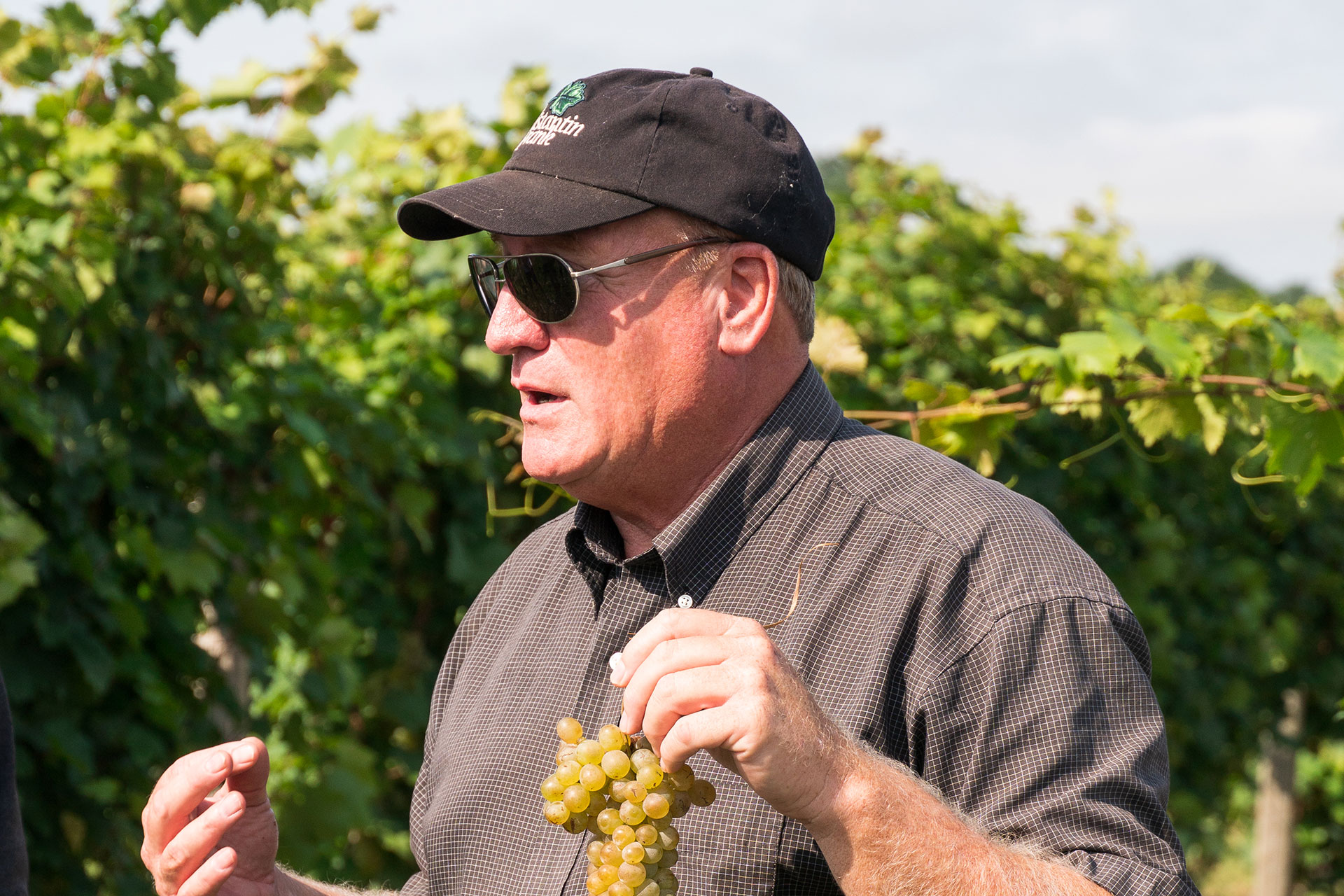 fred-frank-with-grapes-1920w